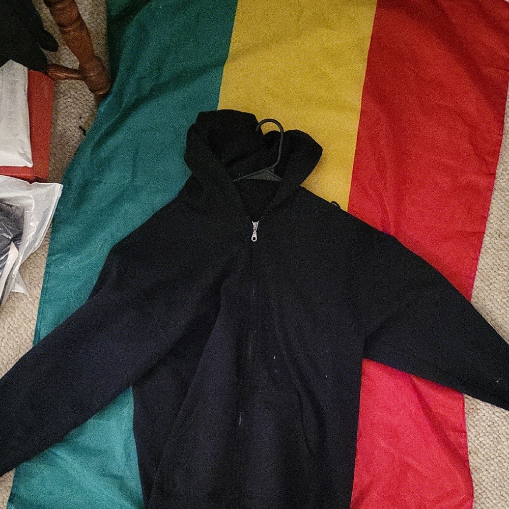 Gildan Men's Black Zip-Up Sweater